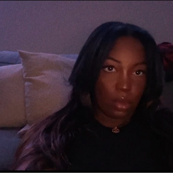 Meet your Posher, Akeya - Picture 2 of 4